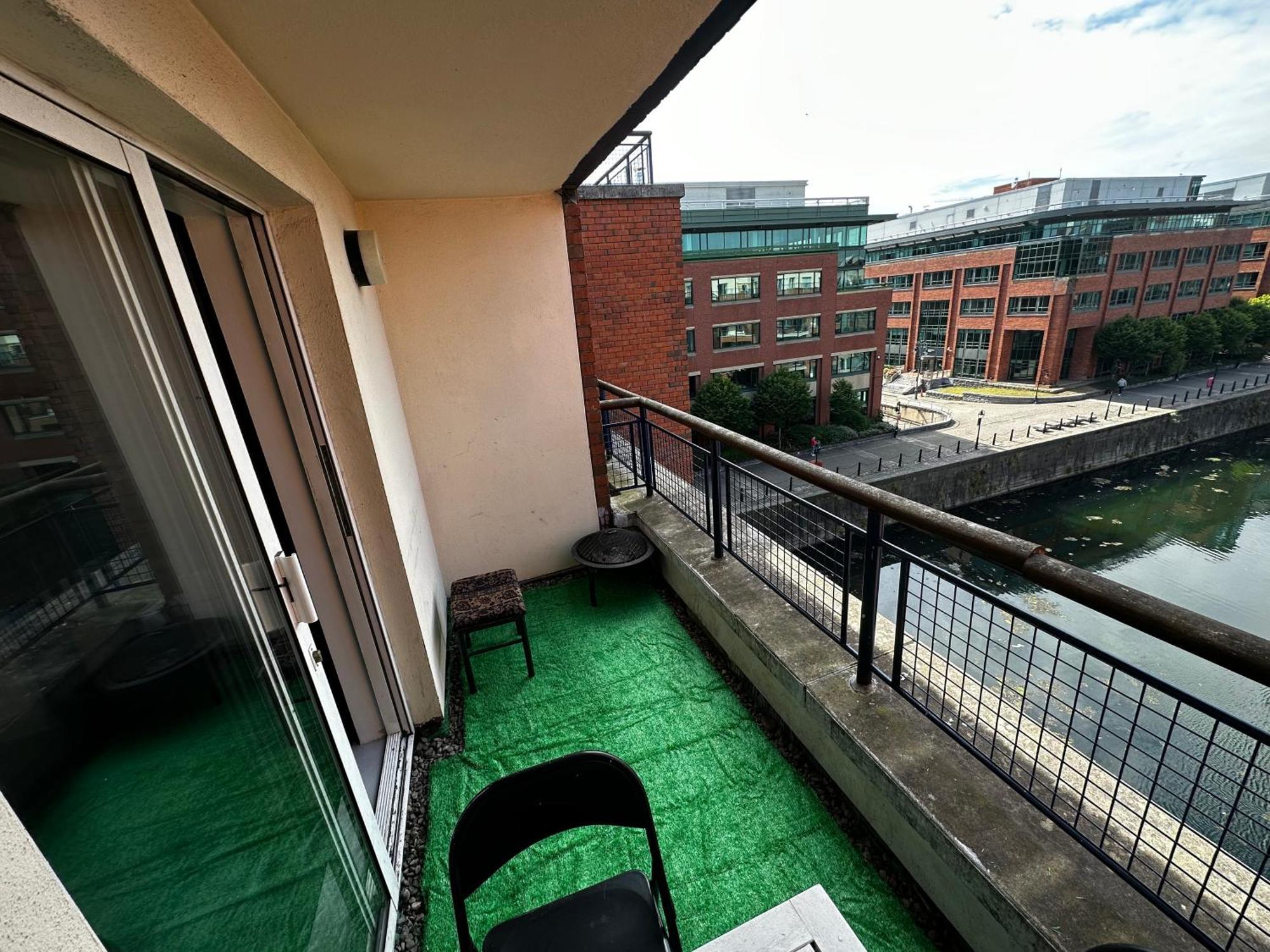 Customhouse Balcony View, Dublin 1 Hotell Exteriör bild